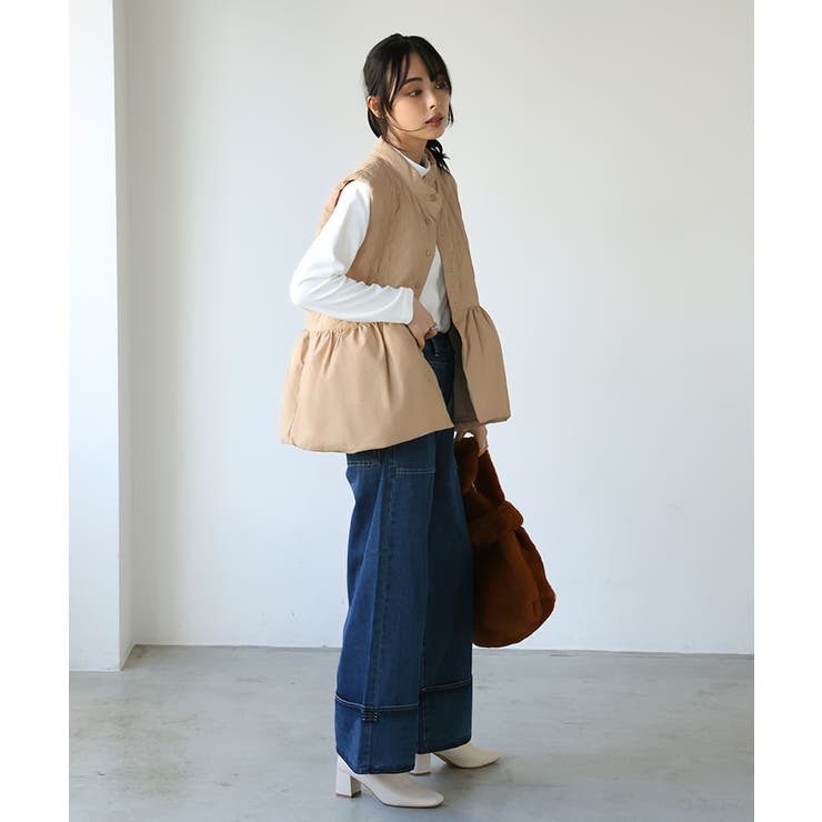 女性らしくアップデート。ファイバーダウンペプラムベスト