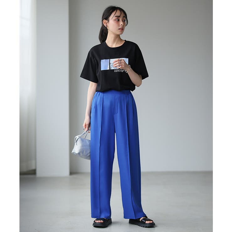 印象的なカラーで魅せる。タックストレートパンツ パンツ ワイド