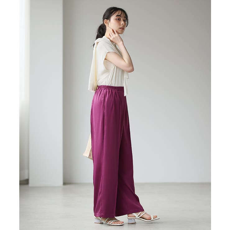 印象的なカラーで魅せる。タックストレートパンツ パンツ ワイド