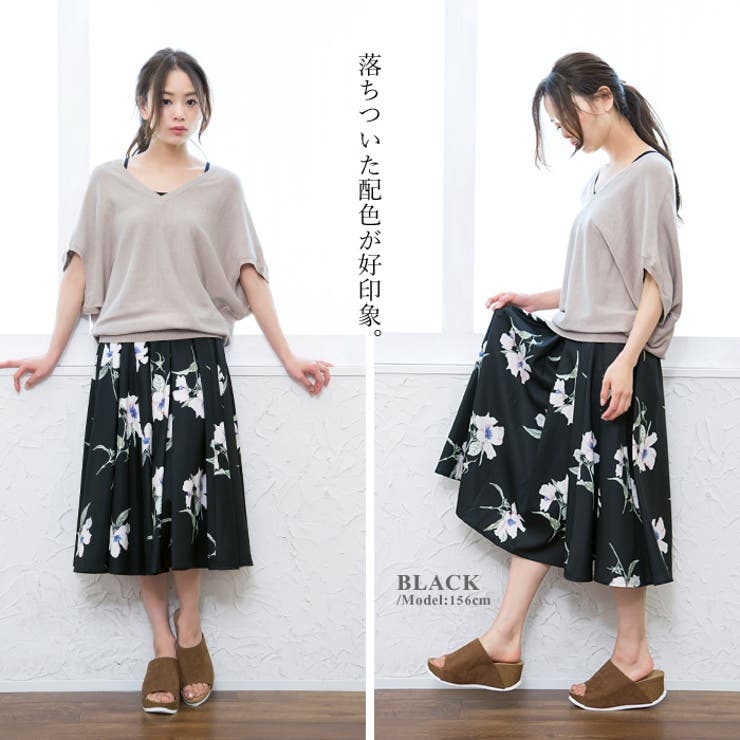 スカートに大きな花が咲きました！シックな花柄の タック入り