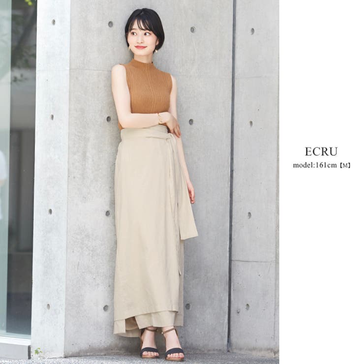 雰囲気のある大人の着こなし。リネン混ラップ風リボンスカート