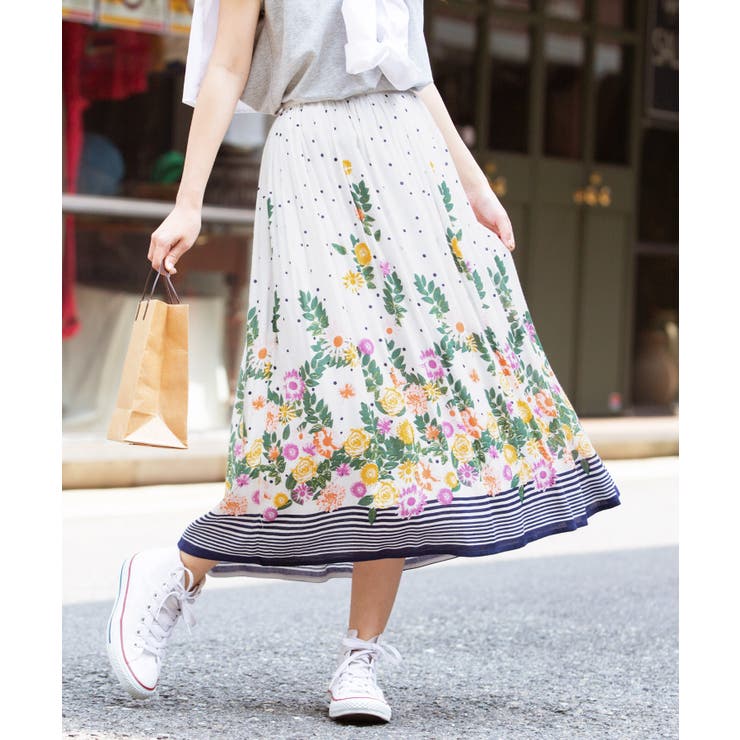 他とは違う花柄プリント。ドロップフラワースカート スカート フレア