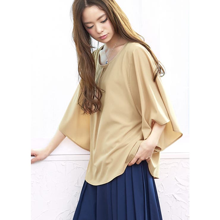 美品✨ADORE ダブルエステルブラウス ポンチョ風 べージュ 38 体型カバー エアリーな着心地で、優しく体型カバー。レイヤード ポンチョ風