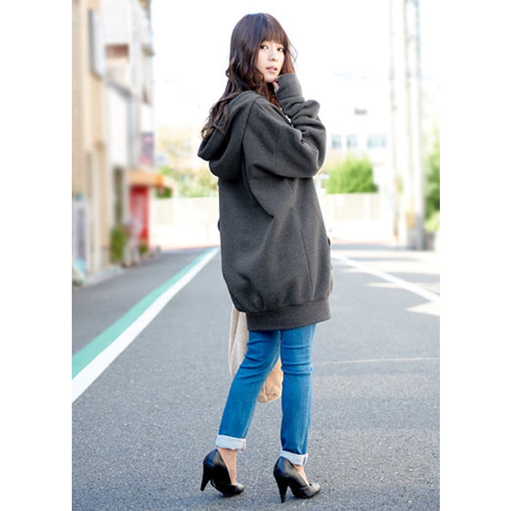 冬のあったかスポーティーアイテム。ビッグフード指穴ロングパーカー