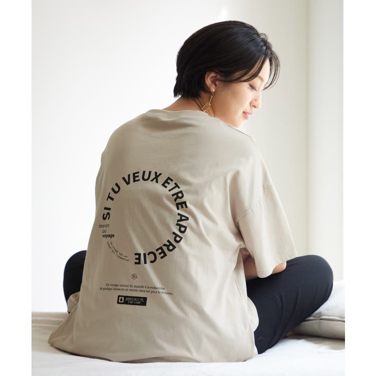 後ろ姿がポイント。バックロゴプリントTシャツ カットソー tシャツ