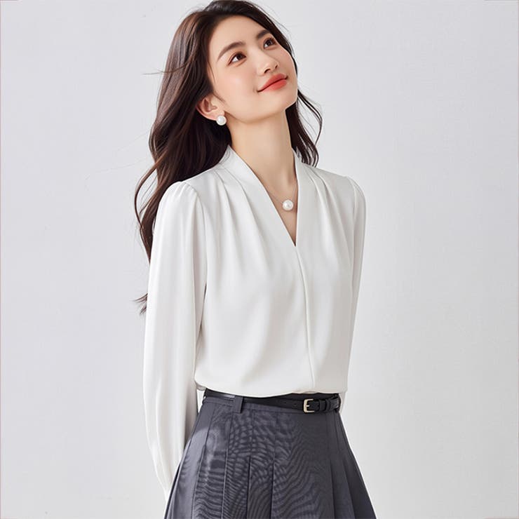 ホワイト | サテン風シャツブラウス Vネックトップス | WITCH