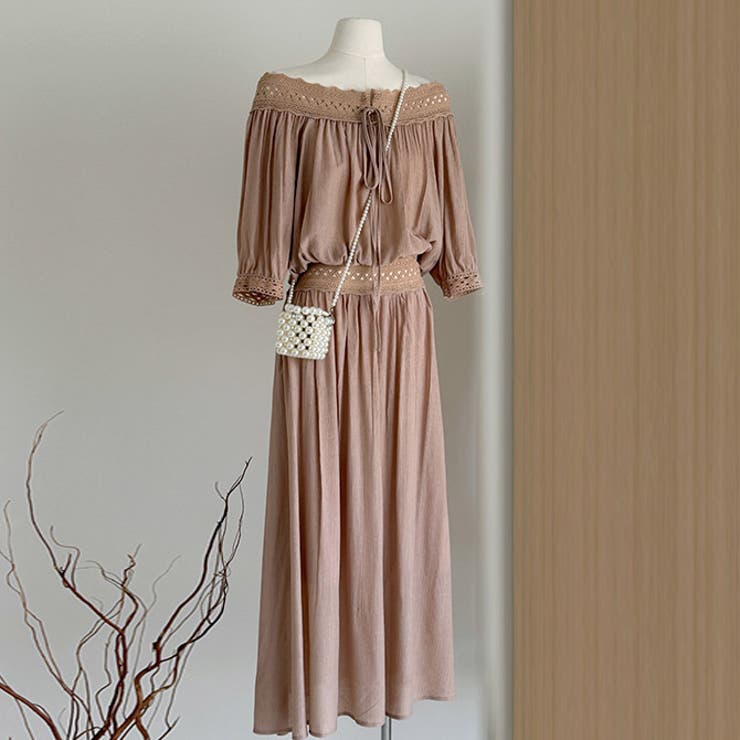 ブラウン | 2点セットオフショルダーレース切替トップス+フレアロングスカート | WITCH