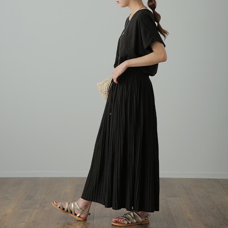 ブラック(Vネック) | ワンピース Tシャツ ロングワンピ プリーツ Tシャツワンピ 二の腕カバー U | HUG.U
