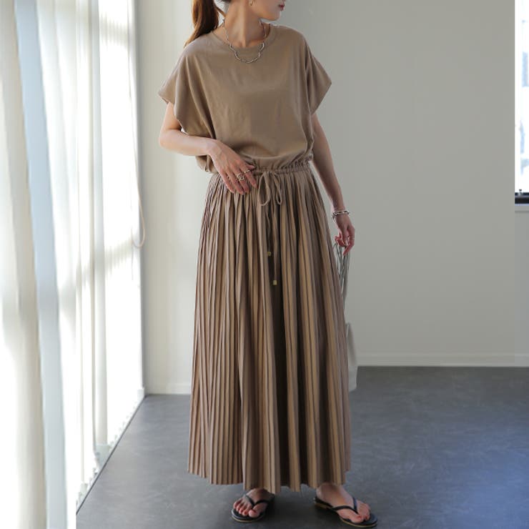 ラテベージュ(Uネック) | ワンピース Tシャツ ロングワンピ プリーツ Tシャツワンピ 二の腕カバー U | HUG.U