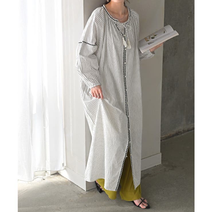 ホワイト | ワンピース シャツ 刺繍 | HUG.U