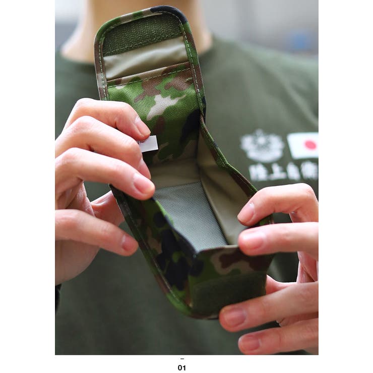 陸自迷彩柄(防衛省陸上自衛隊グッズ)のカードケース(ウォレット/PX品)モデル着用画像