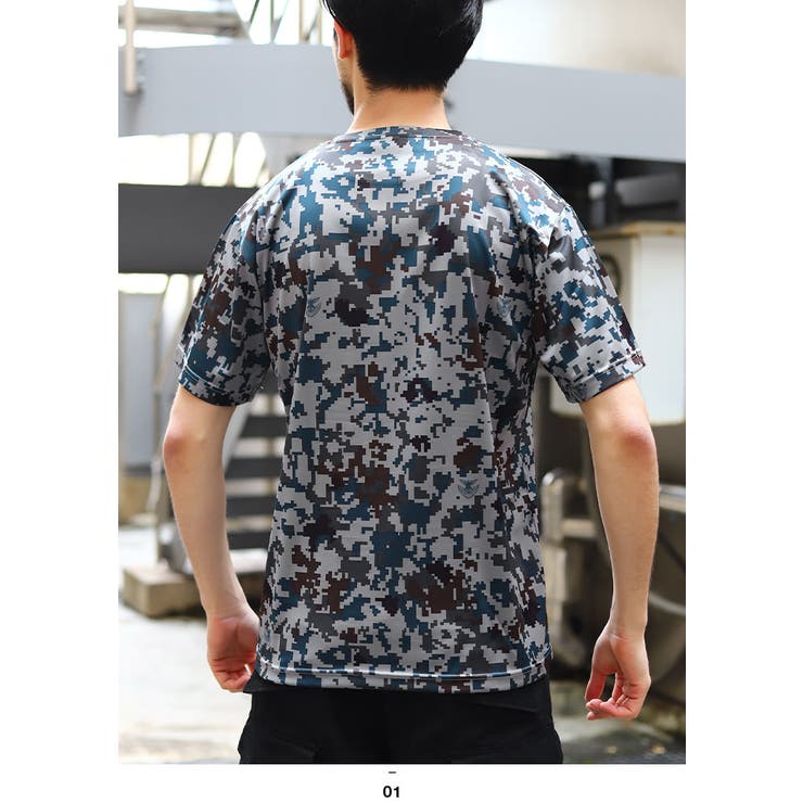 空自迷彩柄(防衛省航空自衛隊グッズ)のTシャツ(迷彩/PX品）モデル着用画像