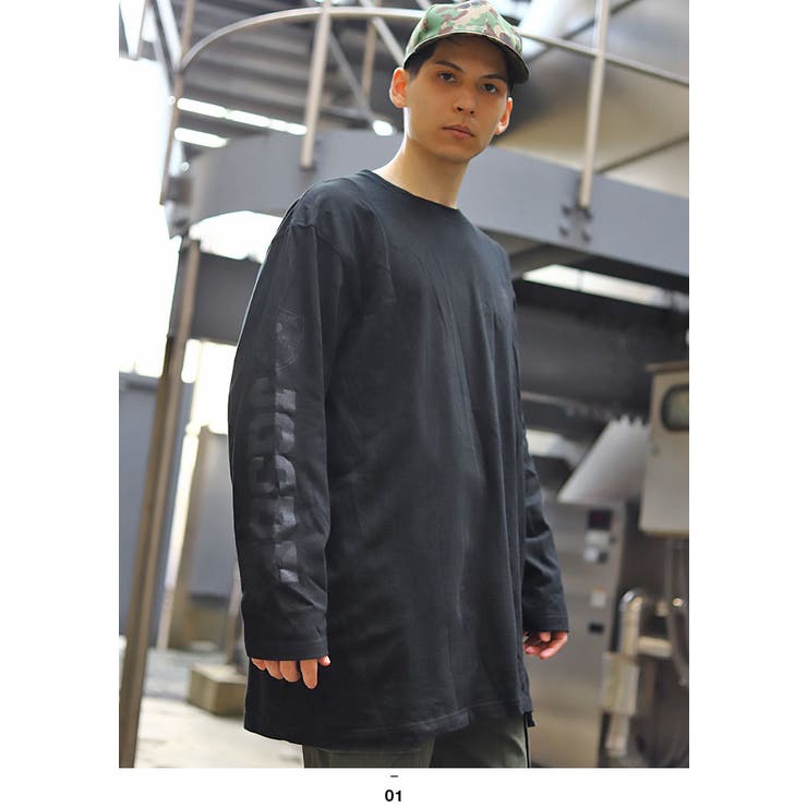 PX売店限定商品(防衛省自衛隊グッズ)のロンT(長袖Tシャツ)モデル着用画像2