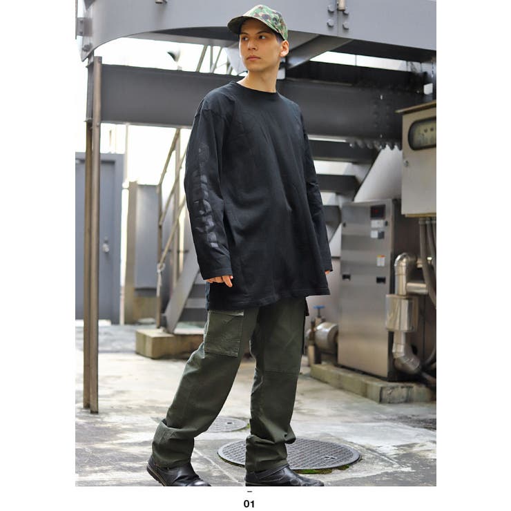 PX売店限定商品(防衛省自衛隊グッズ)のロンT(長袖Tシャツ)モデル着用画像5