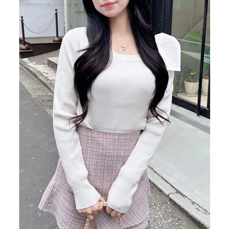 オフホワイト | 12Gワンショル肩リボンビジュー付ニット | INGNI 