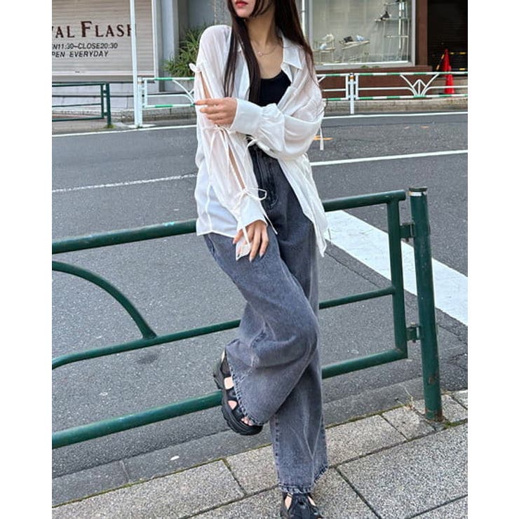 驚きの価格が実現！ 胸元輝くINGNIイングインナー華やかハイビスカス背部クロスタイプ トップス