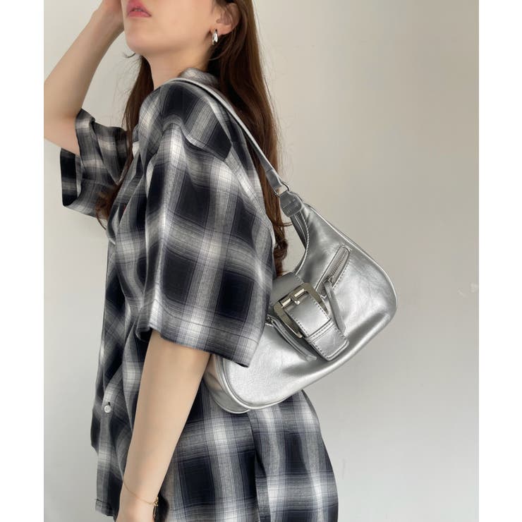 シルバー | ベルト バックル デザイン ワンハンドル バッグ | Ada.