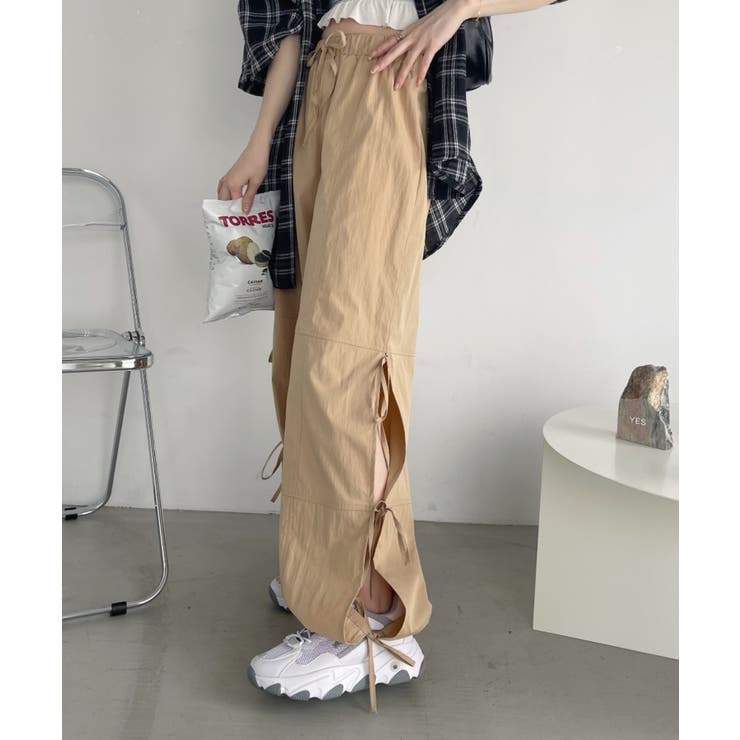 ベージュ