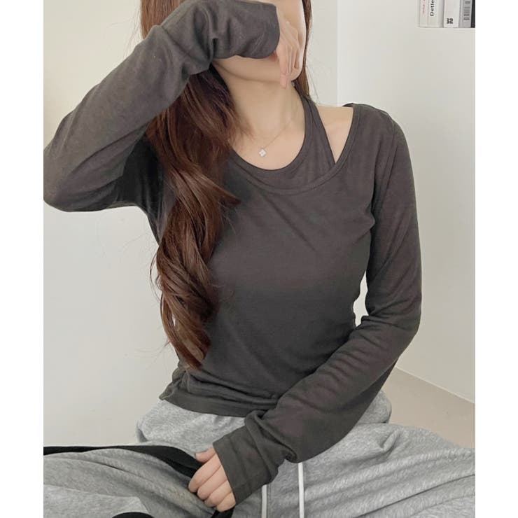 チャコール | ホルターネック風 ドッキングレイヤード サイドシャーリング シアーカットソー | Ada.