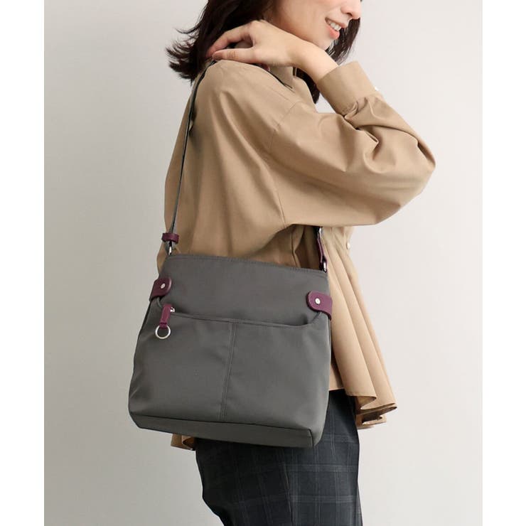 [撥水/軽量]アクセントレザースクエアショルダーバッグ | MK MICHEL KLEIN BAG | 詳細画像1 
