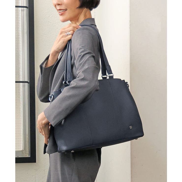 ネイビー | [2WAY/A4収納可]サークルメタルデザイン牛革トートバッグ | MK MICHEL KLEIN BAG
