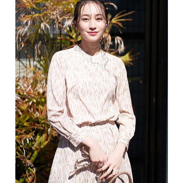 洗濯機で洗える キカプリントスタンドカラーブラウス 品番 Itkw Ofuon オフオン のレディース ファッション通販 Shoplist ショップリスト