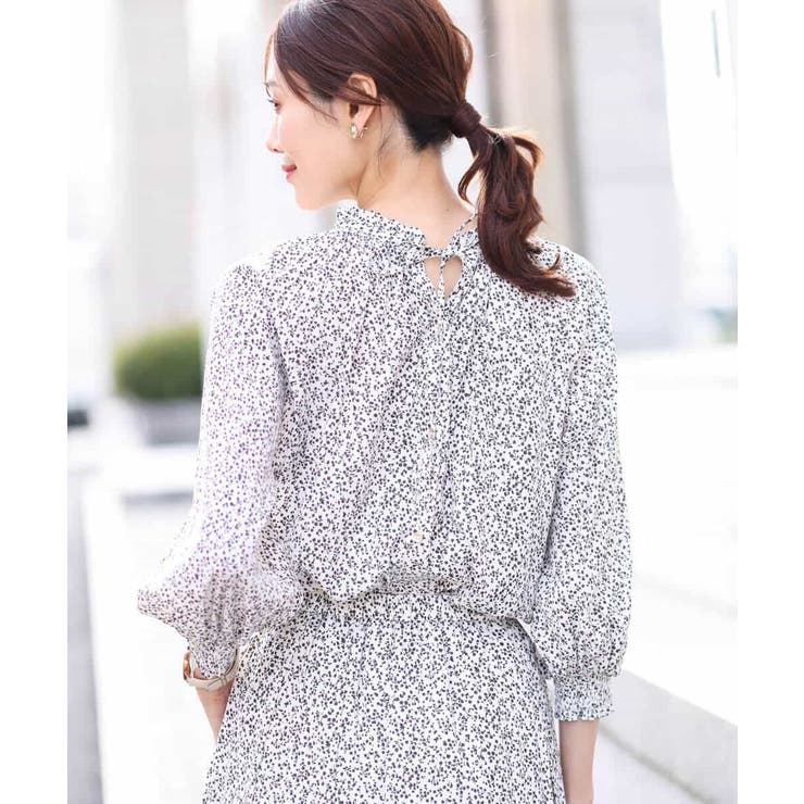 小花柄シャーリングブラウス/前後2way/洗える | OFUON | 詳細画像10 