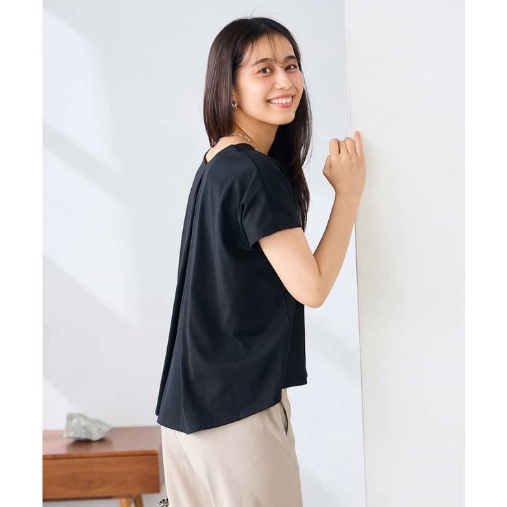 ブラック | バックタックエンボスロゴＴシャツ | a.v.v【WOMEN】