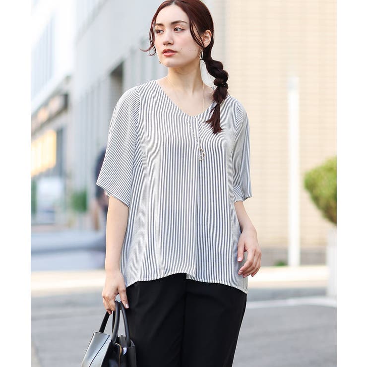 アイボリー(80) | 【大きいサイズ/11号サイズあり】Vネックフレアスリーブブラウス | eur3