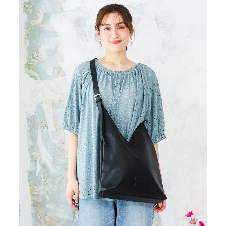 ブラック | Vカットフェイクレザーショルダーバッグ | eur3