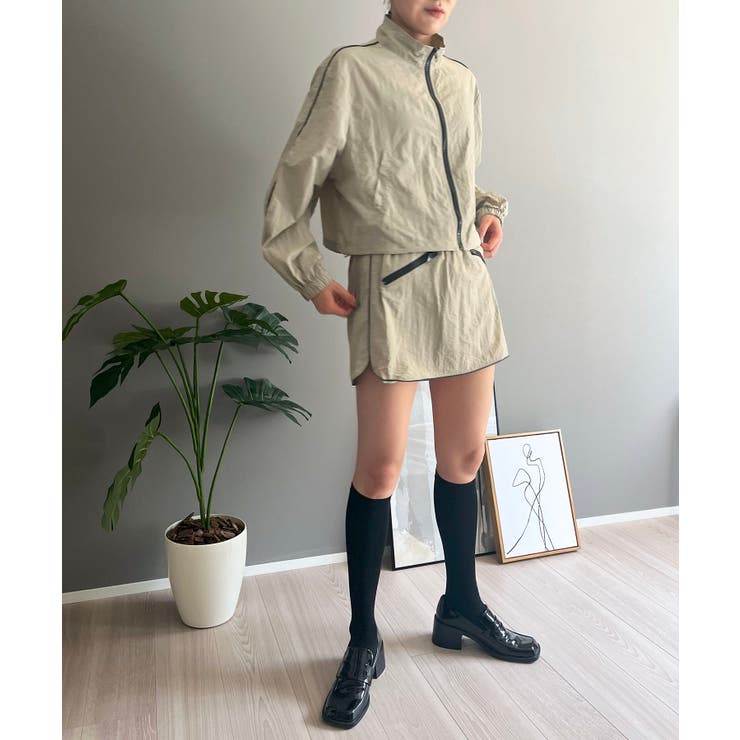 モカ | バイカラーパイピングナイロンタッチブルゾン＆ミニスカパンセットアップ | Jewelobe