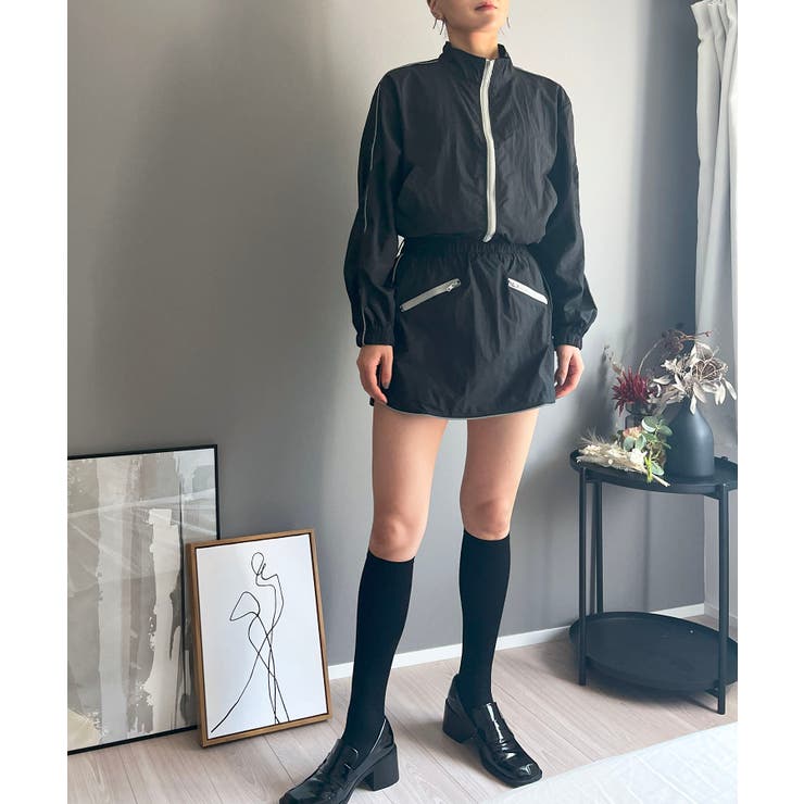 ブラック | バイカラーパイピングナイロンタッチブルゾン＆ミニスカパンセットアップ | Jewelobe