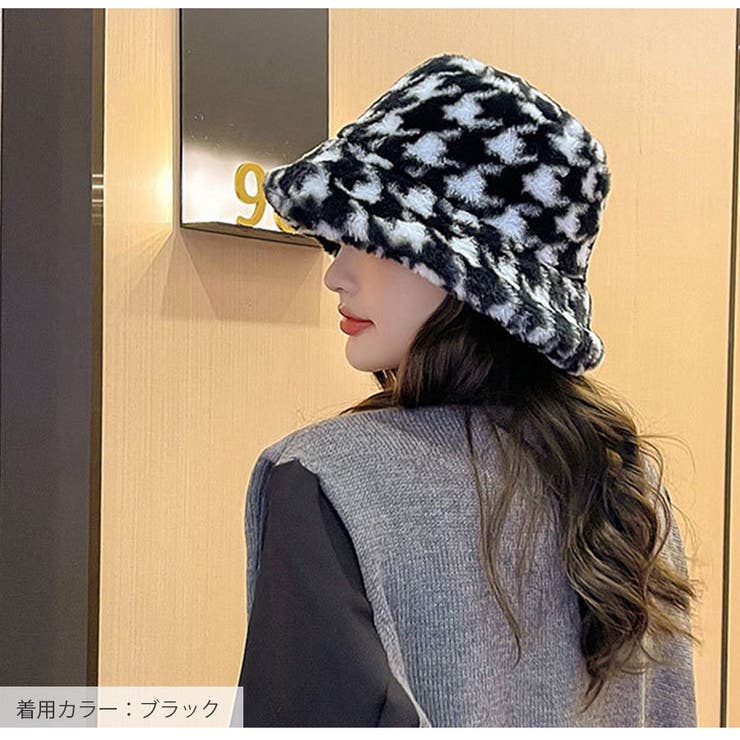 グレー