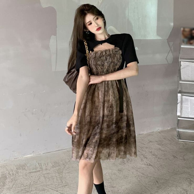 セットアップ クロップド丈トップスとタイダイ柄チュール