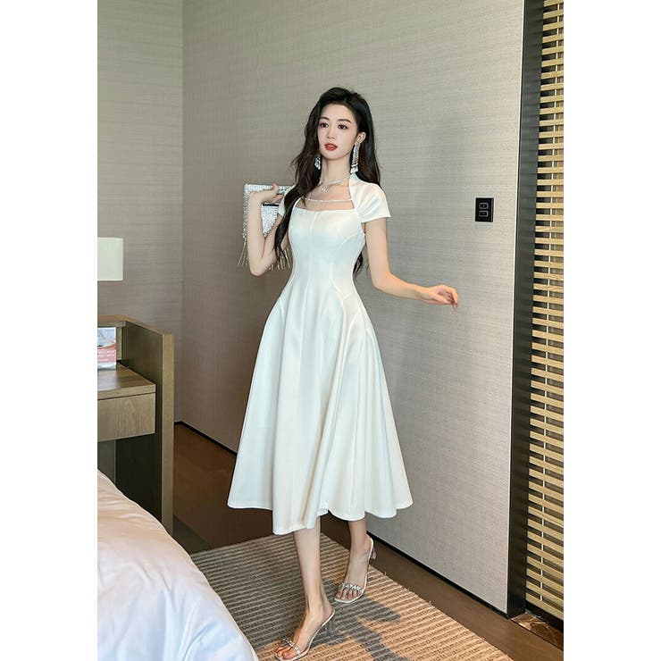 シンプルな上質素材ドレス❤️年中使えるひざ丈美しいシルエット ドレスを着た女性のシルエットイラスト - No: 1186284｜無料イラスト