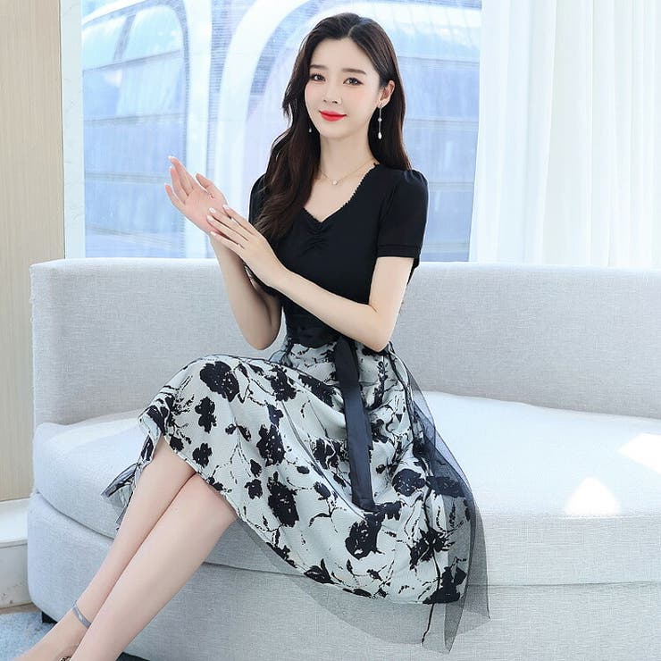 Super Beauty 黒地と青の花柄　ひざ丈ワンピース 42サイズ 0e8b88f816ec0e83b934723049167b