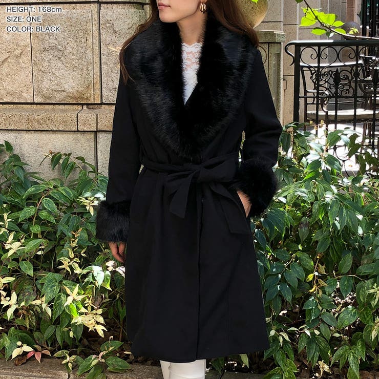 極美品ユキトリイ 可愛い形のコート 着回せる黒 サイズ40 アンゴラ混で