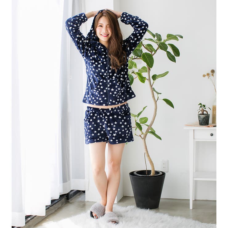 星柄ふわもこフードパーカー×ショートパンツセットアップルーム