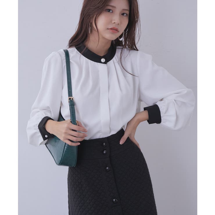 ブラウス（￥6,000～￥45,000/カラー：ホワイト/ブランド