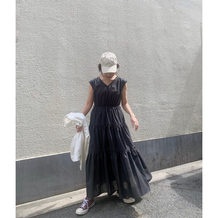 華やかなボリュームで魅せるティアードワンピース[品番