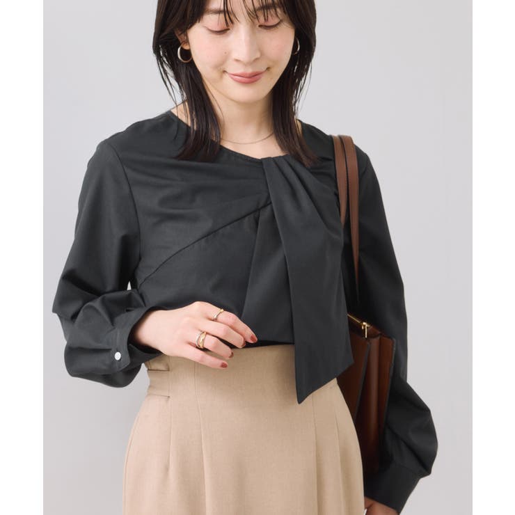 ブラック(01) | フロントねじりデザインブラウス | VIS 