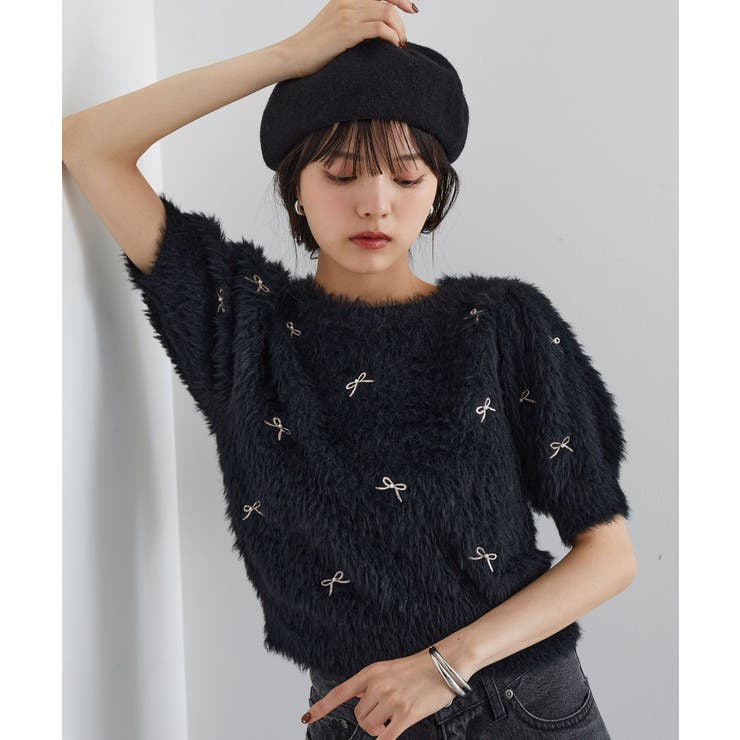 ブラック(01) | フェザーヤーンリボン刺繍ビーズニット | VIS 