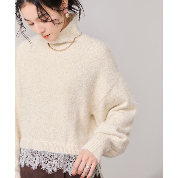 オフホワイト(15) | ラメフェザー裾レースハイネックニット | VIS 