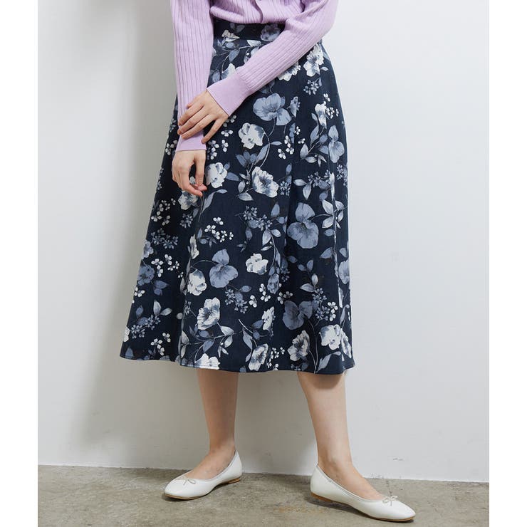 ネイビー　紺色　花柄スカート　フレアスカート