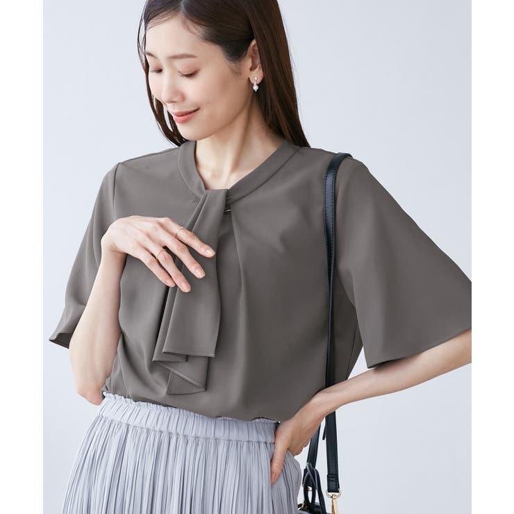 チャコール(06) | メタルパーツフロントフリルタイブラウス/通勤対応 | ROPE' PICNIC