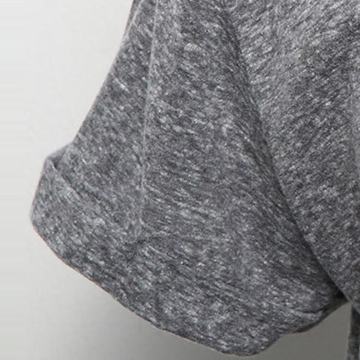 ゆったりしたシルエットでルーズにかっこよく着こなせる♪袖ロールアップVネック半袖Tシャツ