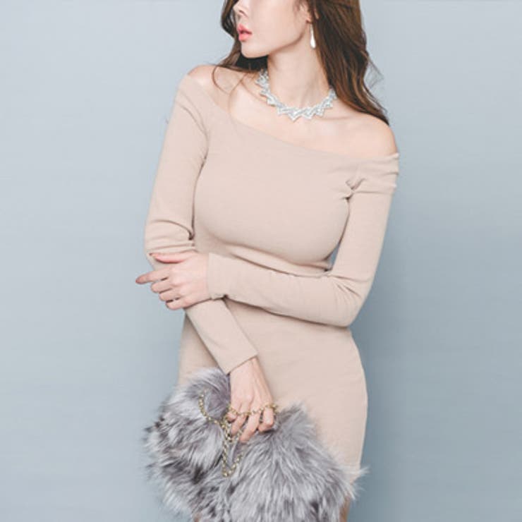 【美品】 フォクシー オフショルダーニット ワンピース ベージュ 40　カシミヤ ベージュ オフショルダー ニットワンピース 美品】 フォクシー オフ