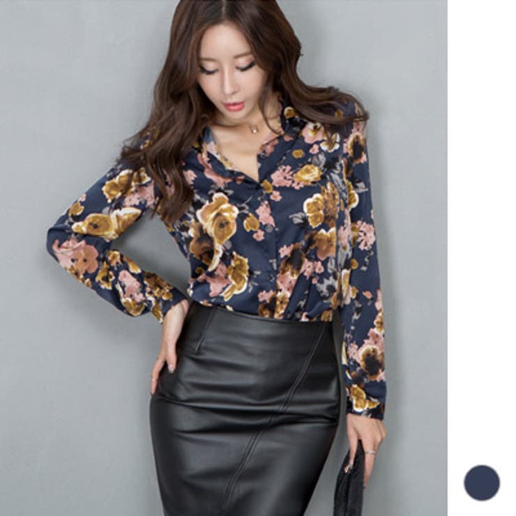 光沢感のある素材と花柄が上品♪フラワー長袖サテンブラウス[品番