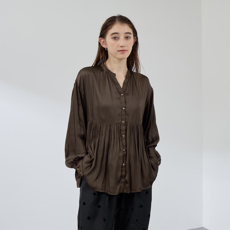 ブラウン | 割繊サテンキーネックペプラムブラウス≪手洗い可能≫ | QUEENS COURT