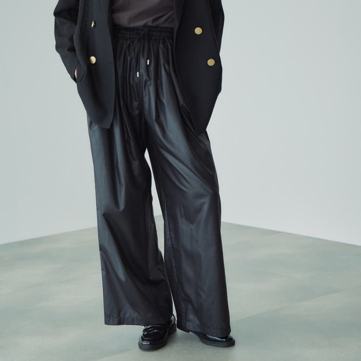 ブラック | シアーレザー調イージーテーパードパンツ≪手洗い可能≫ | VICKY